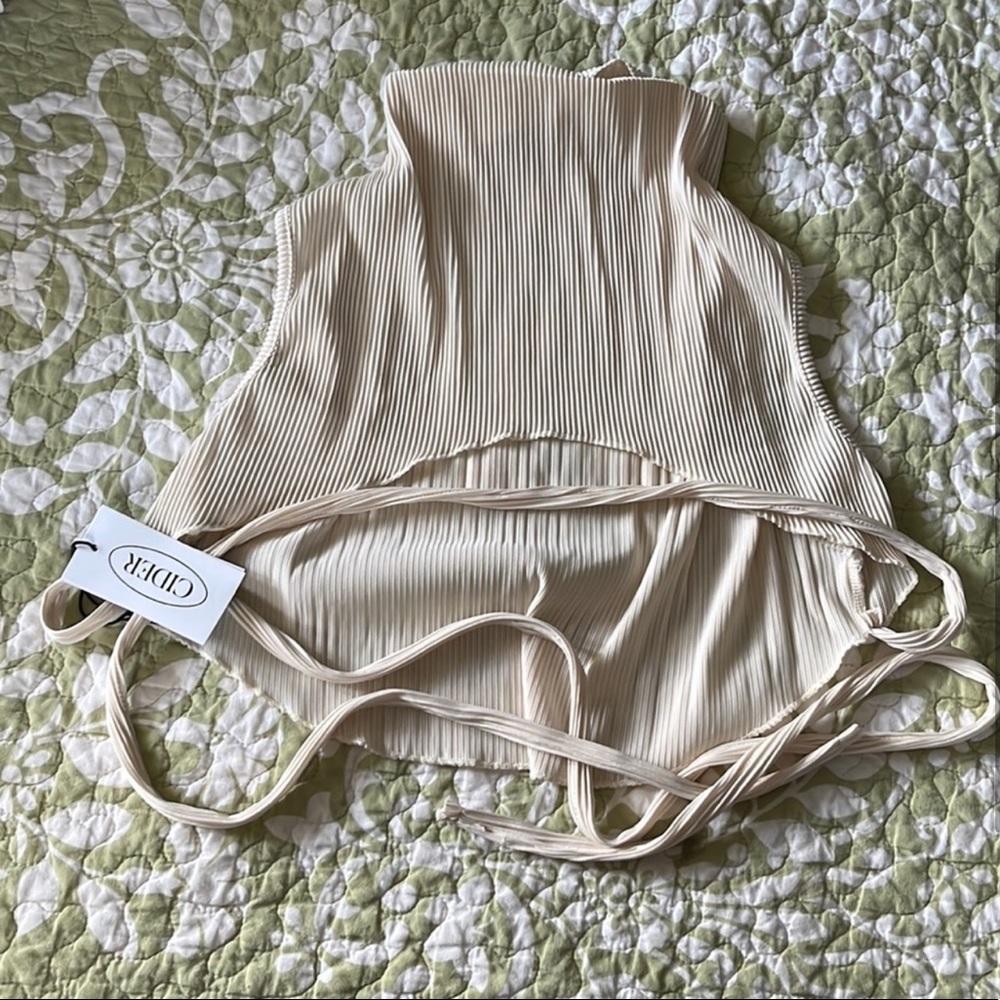 Cider tie-back crop top.